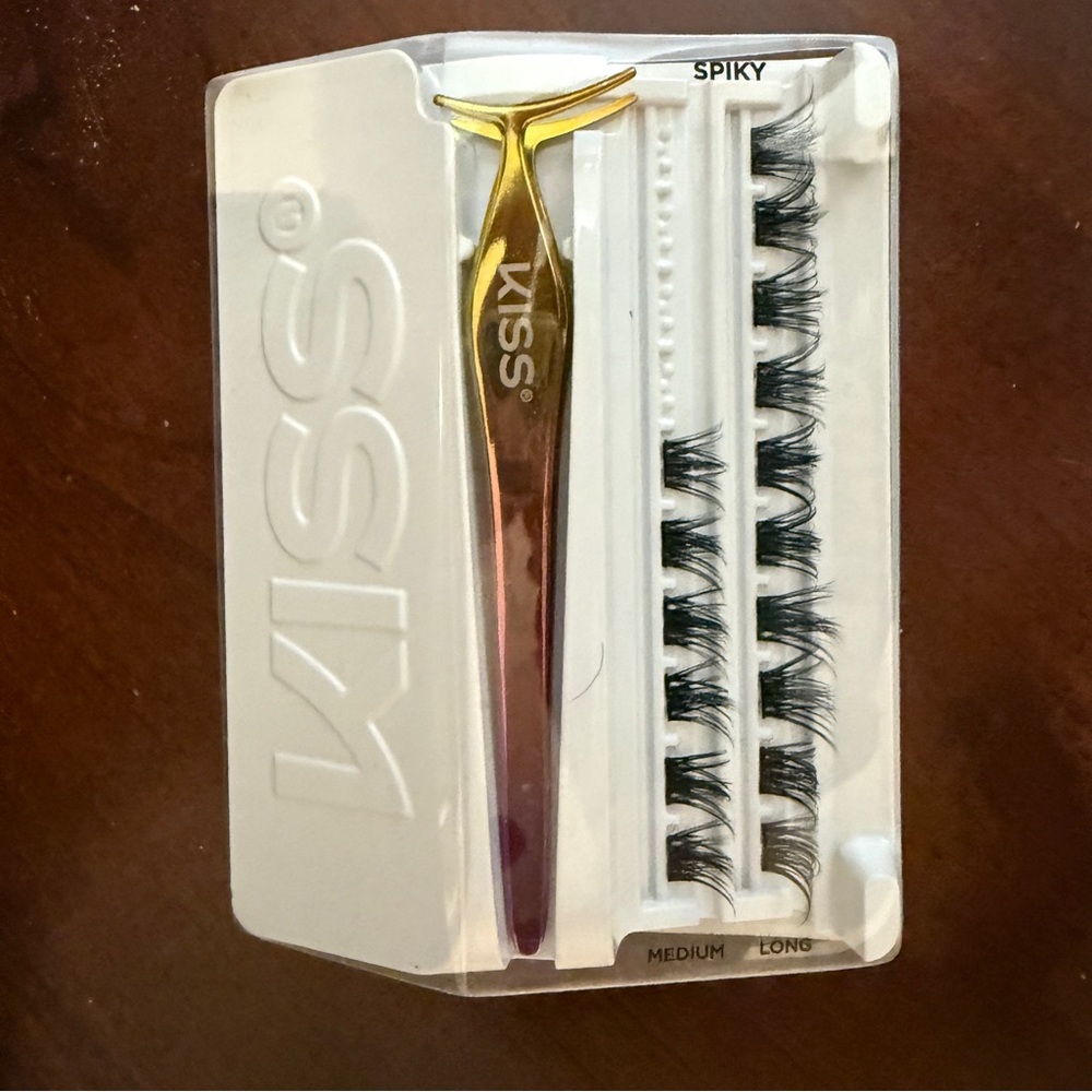 Kiss Spiky False Eyelashes with Gold Applicator